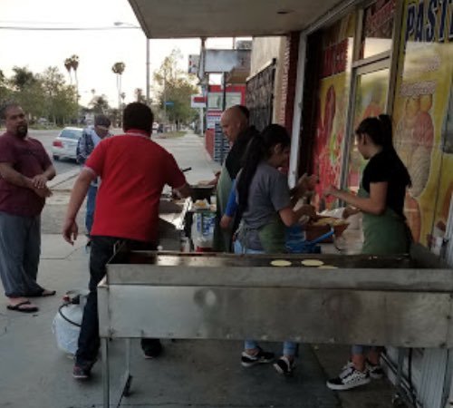 Mercado latino en Pomona entrada