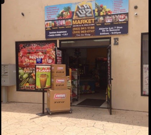 Entrada supermercado la luz market